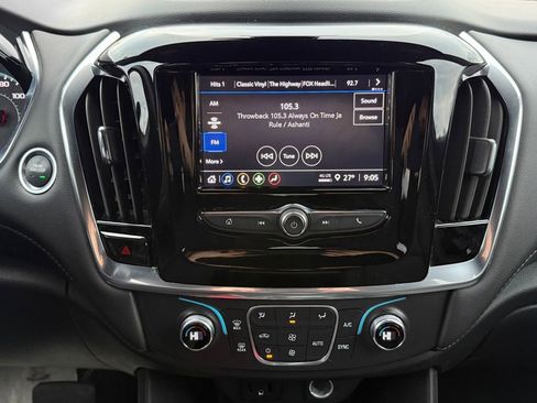 Used 2022 Chevrolet Traverse LT image 23