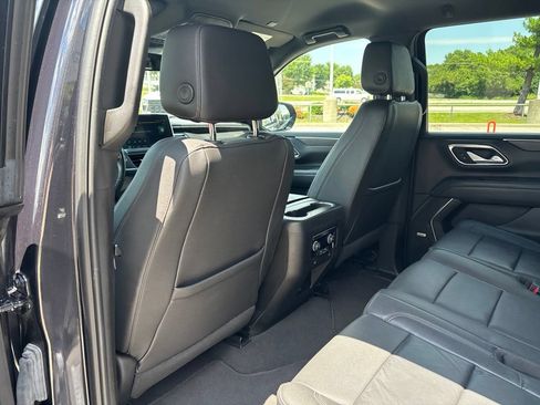 Used 2024 Chevrolet Suburban LT AWD/4WD image 35