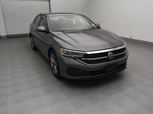 Used 2024 Volkswagen Jetta SE FWD image 14