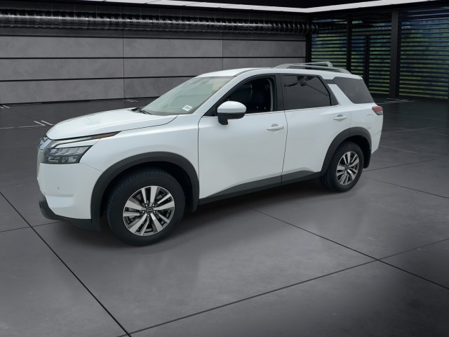 Used 2025 Nissan Pathfinder SL FWD image 4