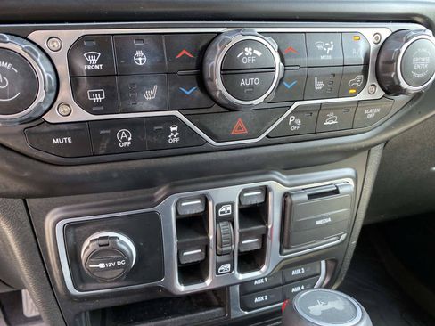 Used 2023 Jeep Wrangler Unlimited Sahara AWD/4WD image 16