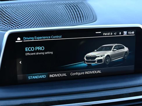 Used 2020 BMW 750i xDrive w/ Executive Package image 37