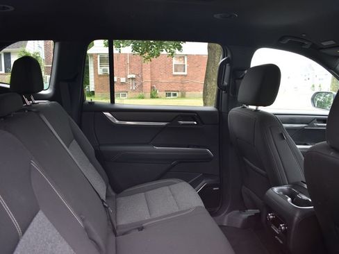 Used 2025 GMC Acadia Elevation AWD/4WD image 23