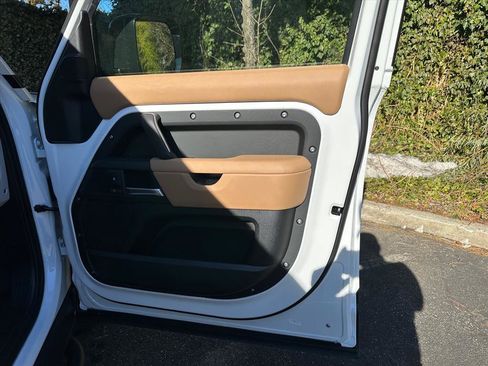 New 2026 Land Rover Defender 110 X-Dynamic SE image 20