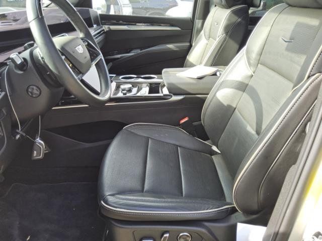 Used 2025 Cadillac Escalade ESV Sport RWD image 17