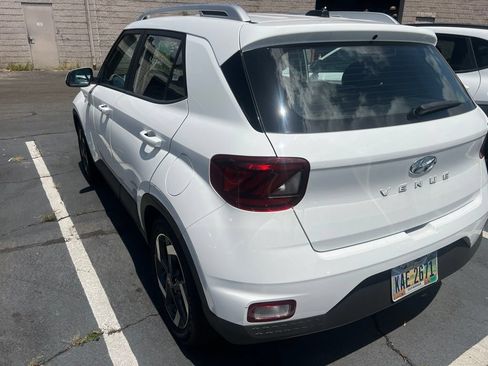 Used 2025 Hyundai Venue SEL FWD image 5