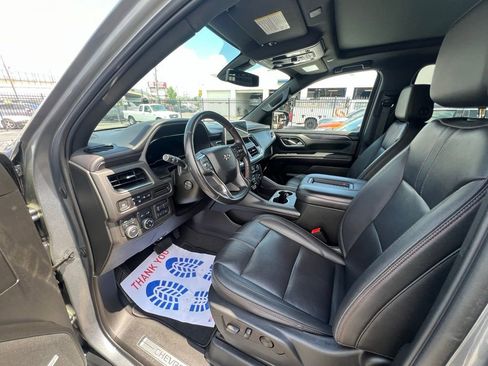 Used 2022 Chevrolet Suburban RST w/ Luxury Package AWD/4WD image 5
