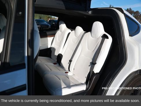 Used 2022 Tesla Model X image 12