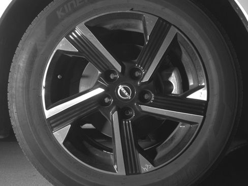 Used 2025 Nissan Sentra SV FWD image 16
