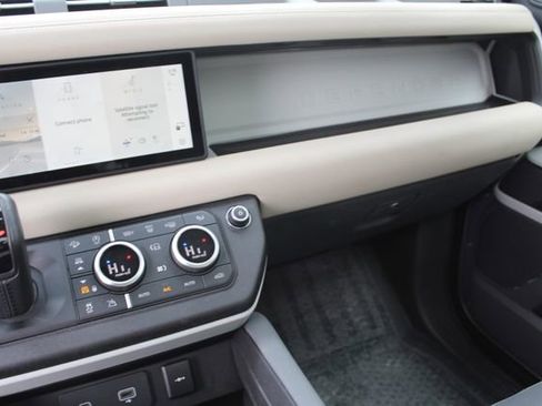 Used 2023 Land Rover Defender 90 X-Dynamic SE image 15