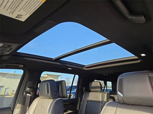 Used 2021 Cadillac Escalade ESV Premium Luxury image 15