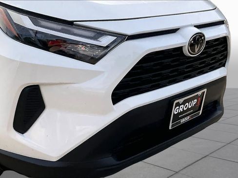 Used 2025 Toyota RAV4 XLE FWD image 29