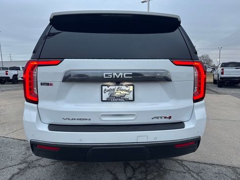 Used 2024 GMC Yukon AT4 w/ AT4 Premium Package image 4