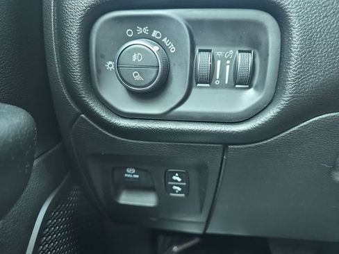 Used 2019 RAM 1500 Big Horn AWD/4WD image 29