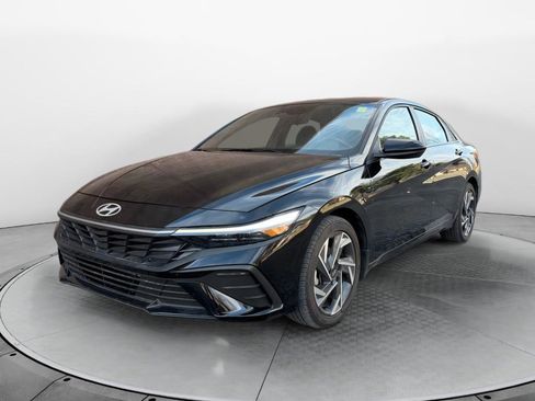 Used 2025 Hyundai Elantra Sport image 1