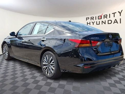 Used 2025 Nissan Altima 2.5 SV FWD image 6