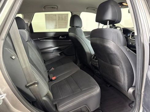 Used 2017 Kia Sorento FWD w/ LX Convenience Package image 5
