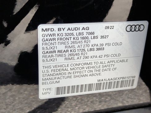 Used 2023 Audi e-tron Premium Plus w/ Premium Plus Package AWD/4WD image 43