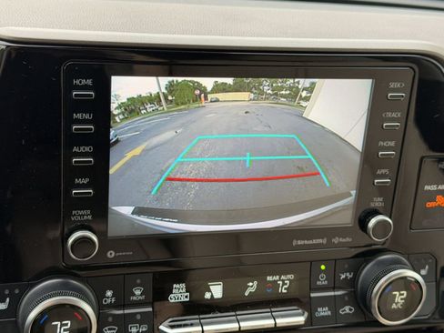 Used 2021 Toyota Highlander XLE FWD image 21