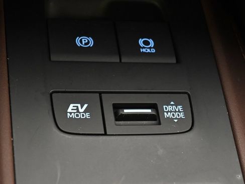 Used 2022 Toyota Venza XLE AWD/4WD image 34