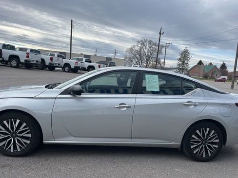 Used 2024 Nissan Altima 2.5 SV FWD image 7