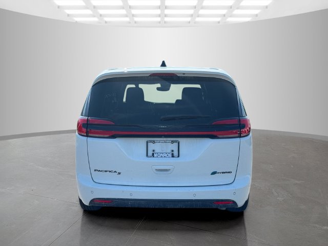 Certified 2024 Chrysler Pacifica Limited FWD image 5