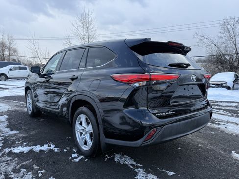 Used 2020 Toyota Highlander LE image 8