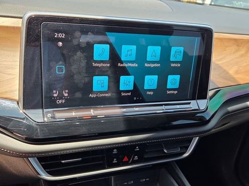 Used 2024 Volkswagen Atlas SE FWD image 21