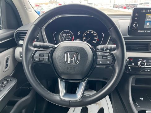 Used 2025 Honda Pilot Touring image 15
