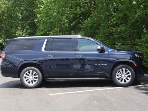 Certified 2024 Chevrolet Suburban Premier AWD/4WD image 12