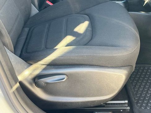 Used 2020 Jeep Renegade Latitude w/ Cold Weather Group image 18