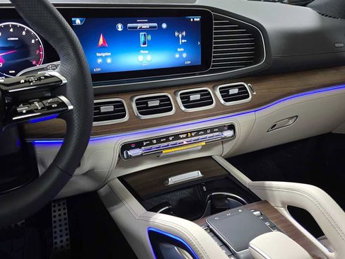 New 2026 Mercedes-Benz GLS 580 4MATIC image 33