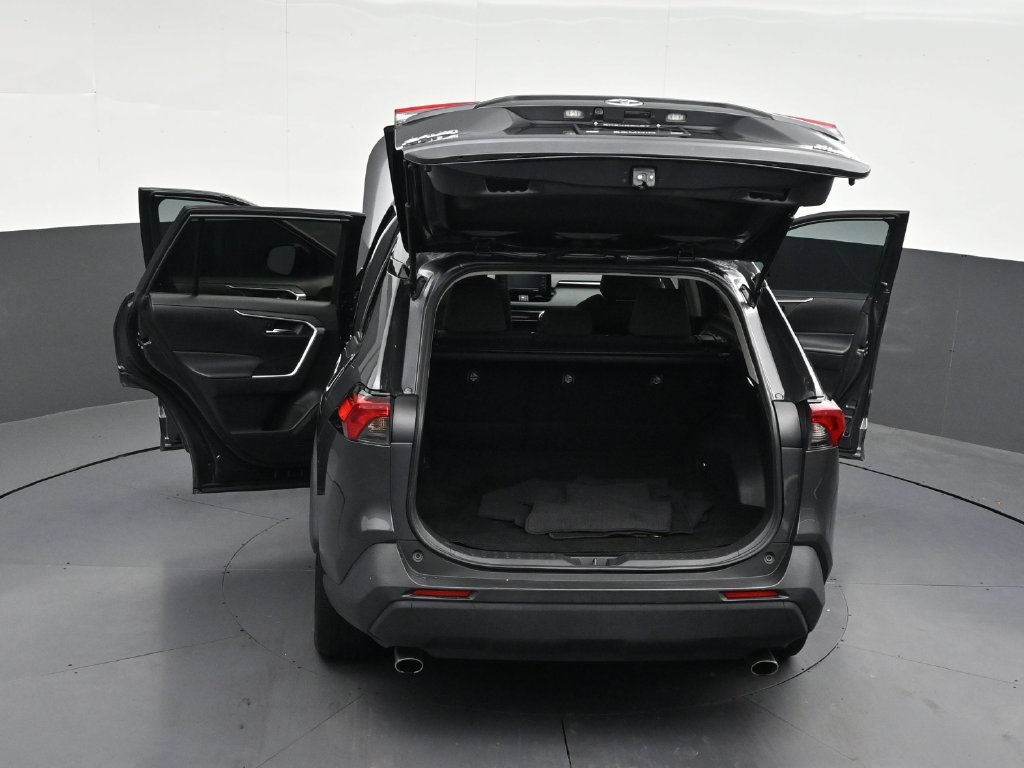 Used 2022 Toyota RAV4 XLE AWD/4WD image 38