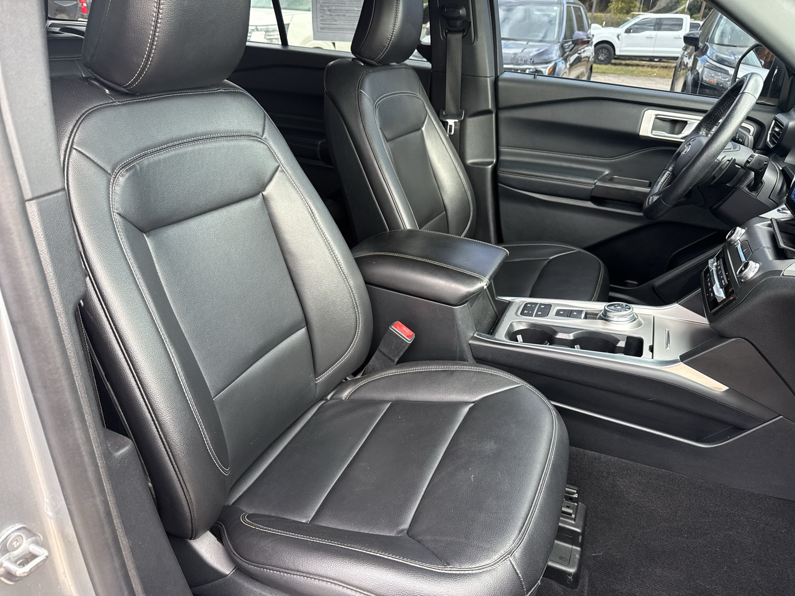 Used 2020 Ford Explorer XLT w/ Equipment Group 202A RWD image 14