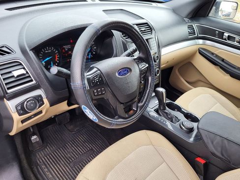 Used 2016 Ford Explorer XLT image 14