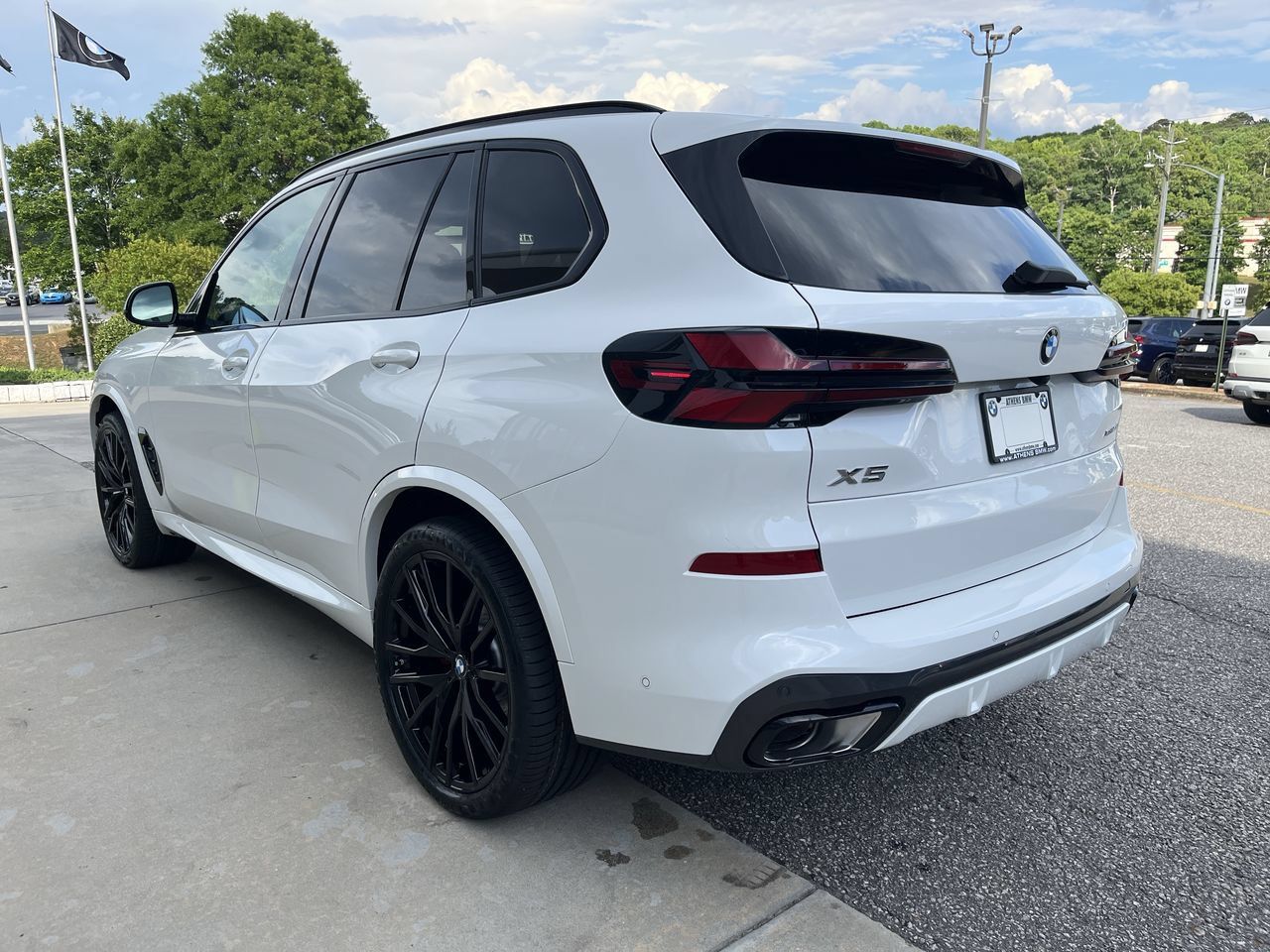 Used 2026 BMW X5 xDrive40i w/ M Sport Package AWD/4WD image 6