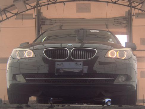 Used 2010 BMW 528i xDrive Sedan w/ Premium Pkg image 3