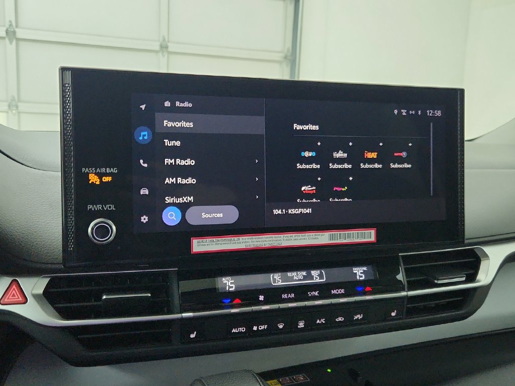 Used 2025 Toyota Sienna XLE FWD image 26