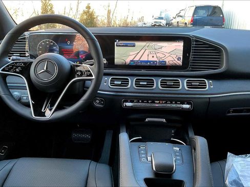 Certified 2025 Mercedes-Benz GLE 450 4MATIC image 8