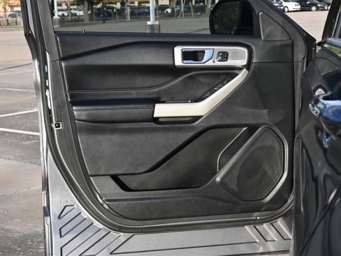 Used 2021 Ford Explorer Limited w/ Equipment Group 301A image 19