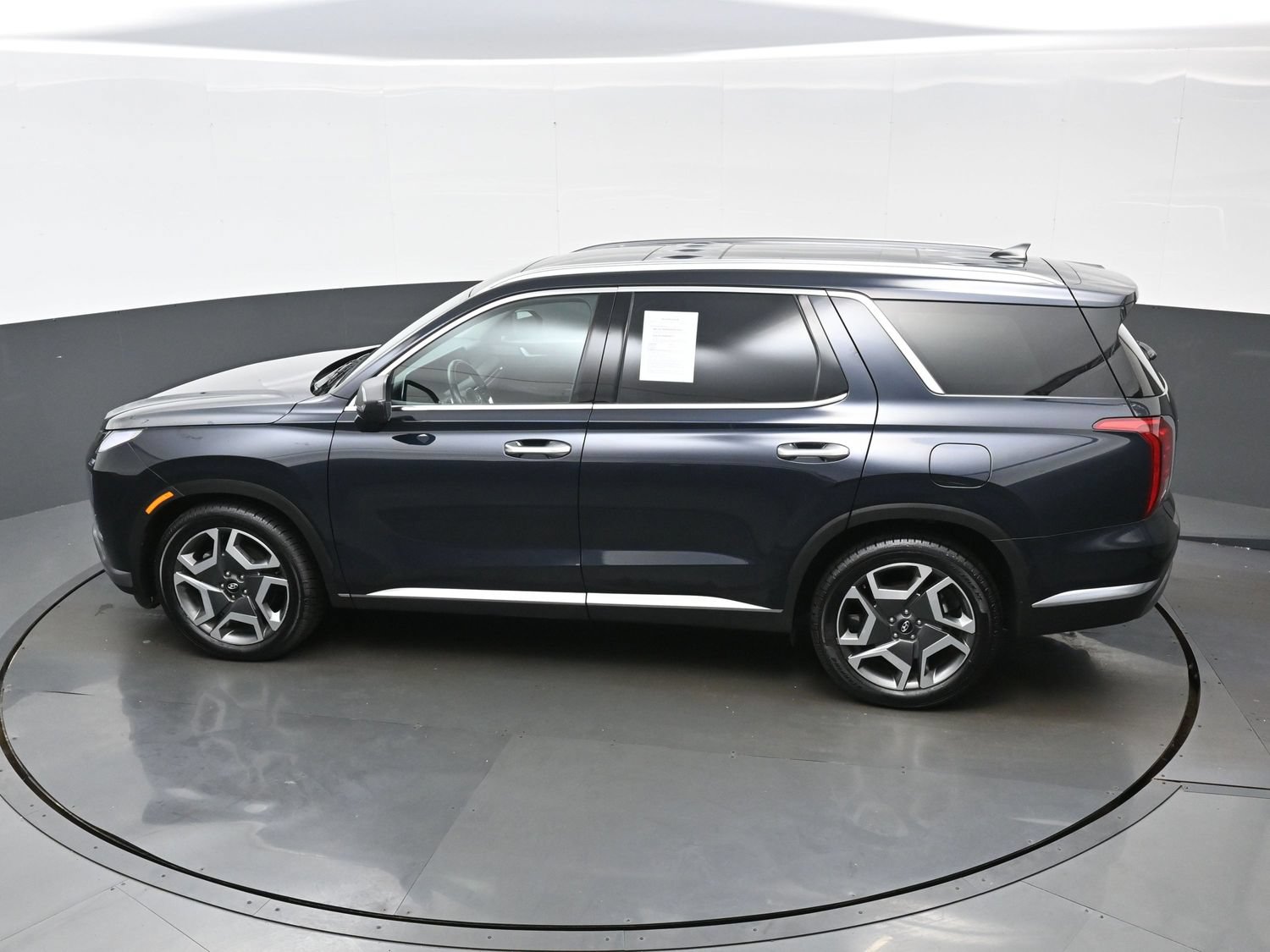 Certified 2023 Hyundai Palisade Limited w/ Cargo Package AWD/4WD image 37