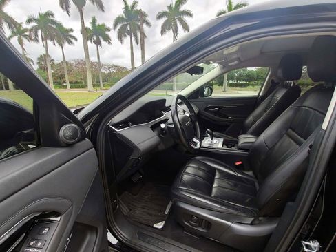 Used 2020 Land Rover Range Rover Evoque SE image 4