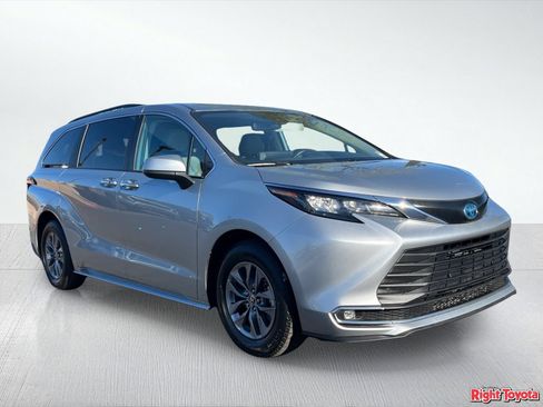 Certified 2024 Toyota Sienna XLE FWD image 9