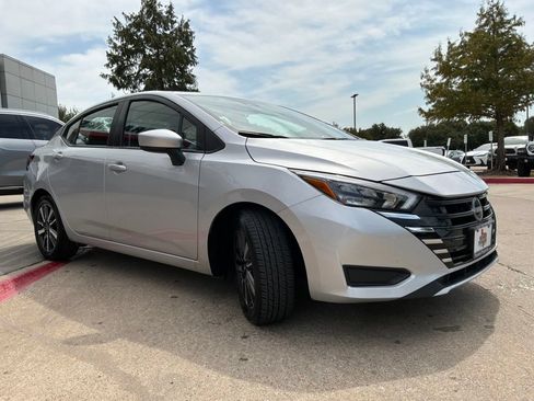 Used 2025 Nissan Versa SV FWD image 4