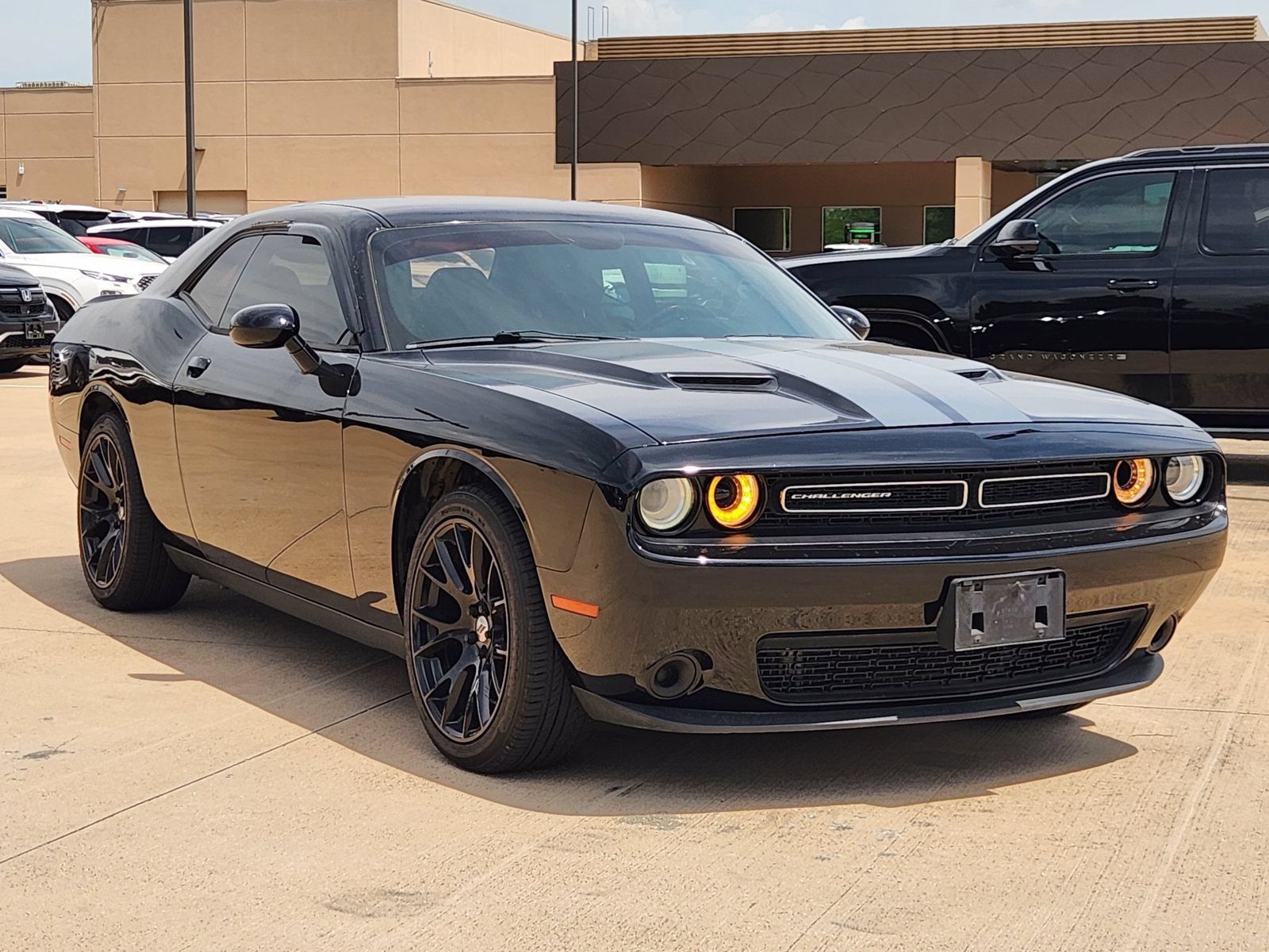 Used 2018 Dodge Challenger SXT RWD image 3