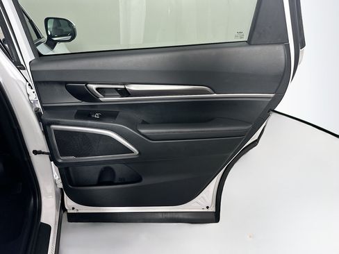 Used 2025 Kia Telluride S FWD image 33