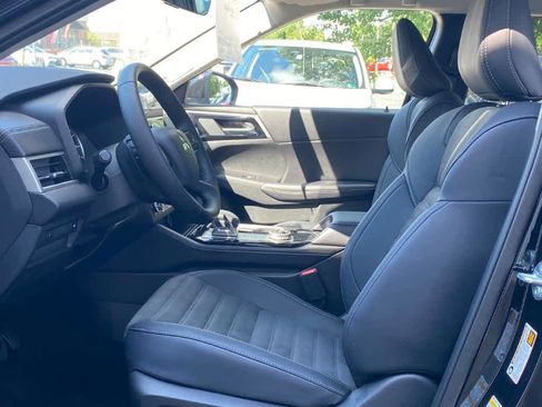 New 2025 Mitsubishi Outlander SE image 8