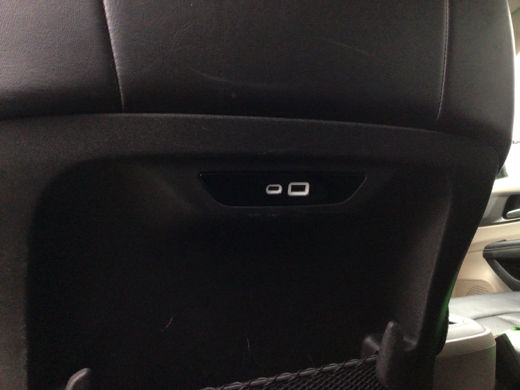 Used 2024 Chrysler Pacifica Limited FWD image 37