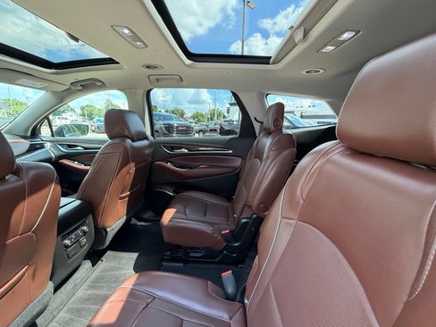 Used 2018 Buick Enclave Avenir w/ Avenir Technology Package AWD/4WD image 5