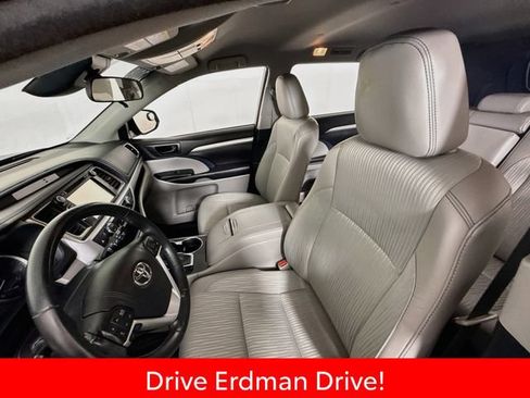 Certified 2018 Toyota Highlander Plus AWD/4WD image 5